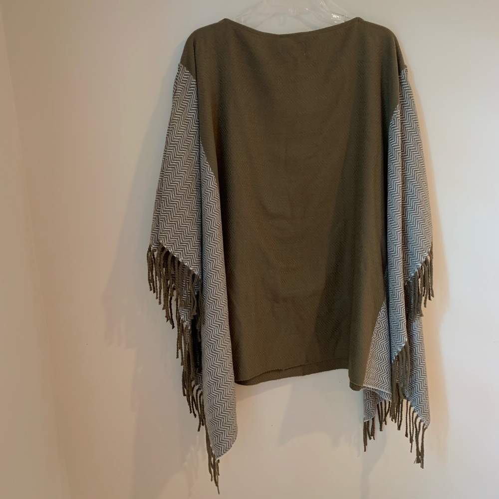 Universal Thread Aztec/boho inspired poncho - Picture 2 of 7